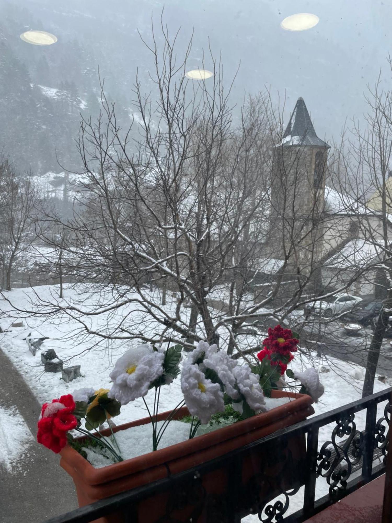 Apartahotel Canfranc Eksteriør bilde